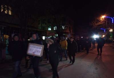U Kuršumliji i sinoć održana protestna šetnja